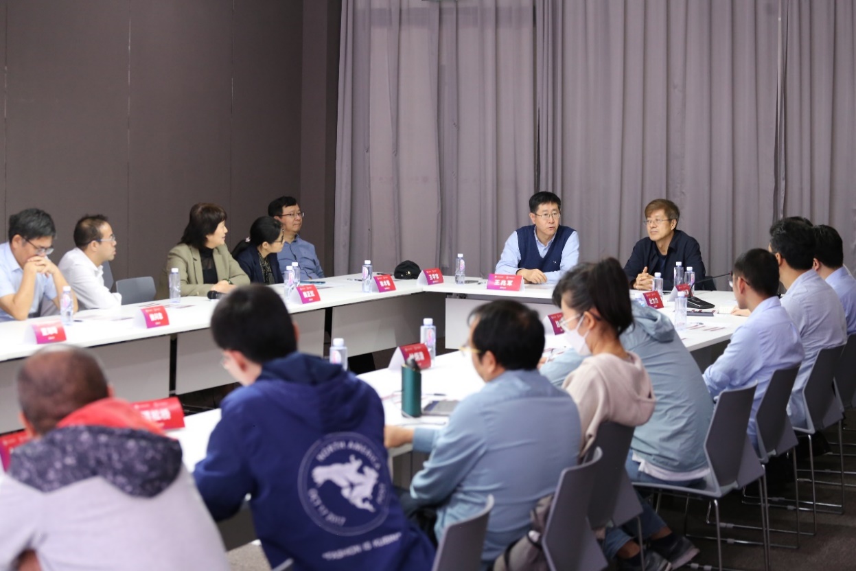 必威betway中文版举办统计学科发展战略研讨会